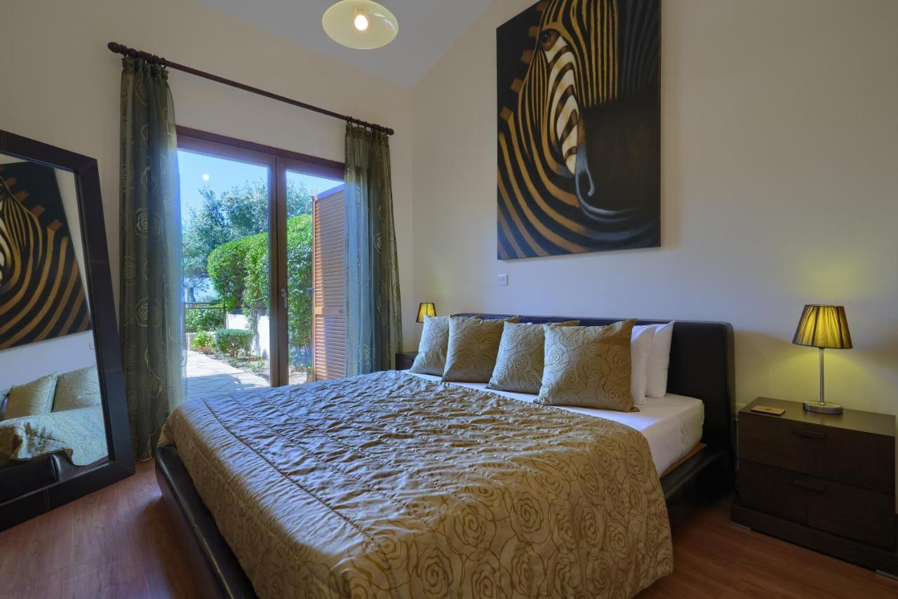 3 Bedroom Villa Madelini With Private Pool, Aphrodite Hills Resort 코우클리아 외부 사진